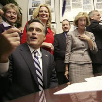 Mitt Romney said Saturday that presidential candidates should refrain from discussing their early life indiscretions with young people.
