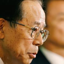 Yasuo Fukuda has been formally installed by Japan's parliament as the new prime minister to replace Shinzo Abe.